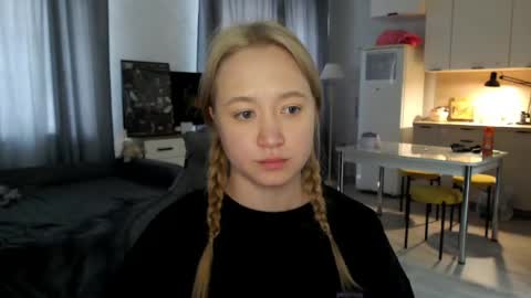 Snapshot of _lalune_ chatting on 05-12-26, 09:50 _lalune_ online show from 05-12-26, 09:50
