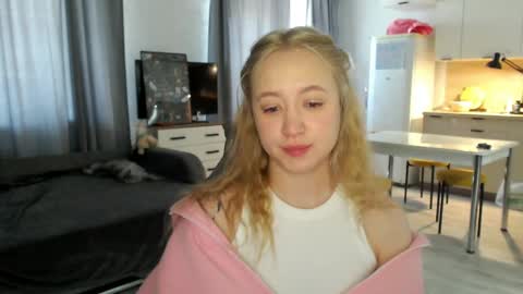 Snapshot of _lalune_ chatting on 05-13-26, 04:10 _lalune_ online show from 05-13-26, 04:10