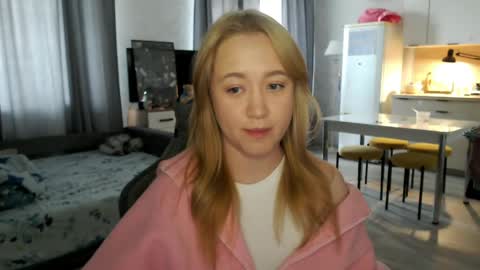 Snapshot of _lalune_ chatting on 05-14-26, 10:00 _lalune_ online show from 05-14-26, 10:00