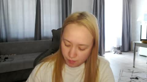 Snapshot of _lalune_ chatting on 05-22-26, 08:32 _lalune_ online show from 05-22-26, 08:32