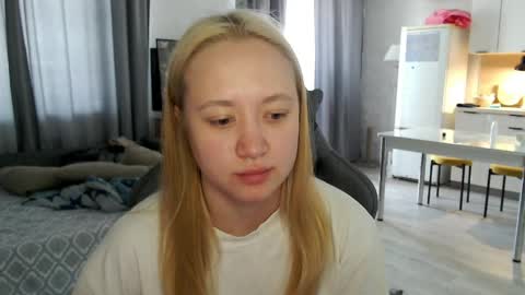 Snapshot of _lalune_ chatting on 05-26-26, 08:43 _lalune_ online show from 05-26-26, 08:43