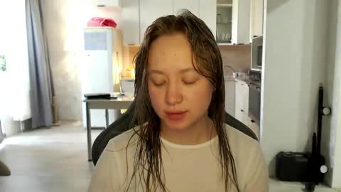 Snapshot of _lalune_ chatting on 06-06-26, 10:42 _lalune_ online show from 06-06-26, 10:42
