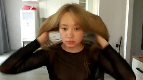 Snapshot of _lalune_ chatting on 06-19-26, 09:02 _lalune_ online show from 06-19-26, 09:02
