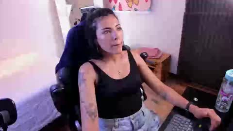 Snapshot of _lili_rose chatting on 12-15-24, 09:20 Lili online show from 12-15-24, 09:20