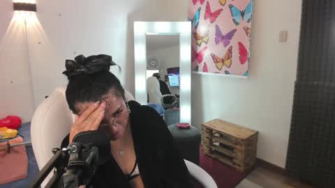Snapshot of _lili_rose chatting on 01-17-25, 01:47 Lili online show from 01-17-25, 01:47