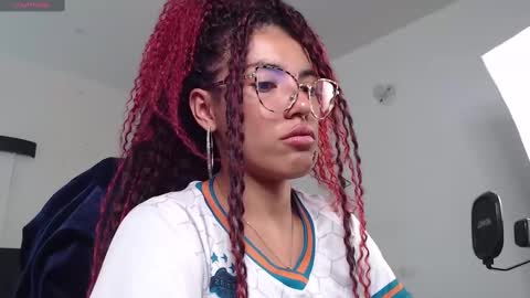 Snapshot of _lili_rose chatting on 02-20-25, 08:14 Lili online show from 02-20-25, 08:14