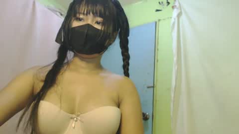 Snapshot of _lilies_gigi_ chatting on 06-13-26, 02:53 _lilies_gigi_ online show from 06-13-26, 02:53