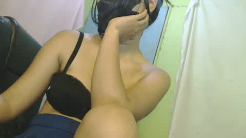 Snapshot of _lilies_gigi_ chatting on 07-17-26, 01:56 _lilies_gigi_ online show from 07-17-26, 01:56