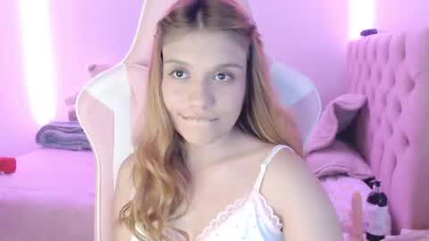 Snapshot of _lloou_ chatting on 06-18-26, 10:36 Sofia 3 online show from 06-18-26, 10:36