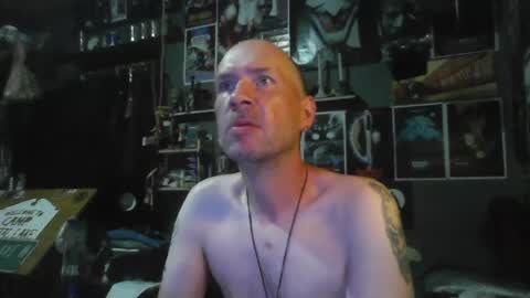 Snapshot of _longfellow chatting on 06-18-26, 03:05 That guy online show from 06-18-26, 03:05