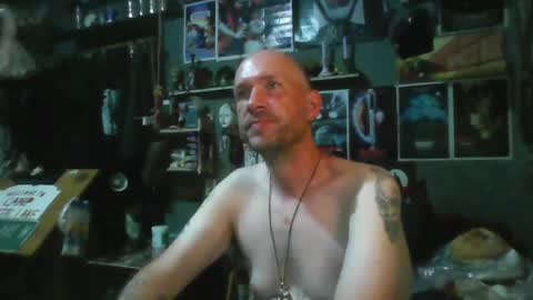 Snapshot of _longfellow chatting on 07-12-26, 04:03 That guy online show from 07-12-26, 04:03