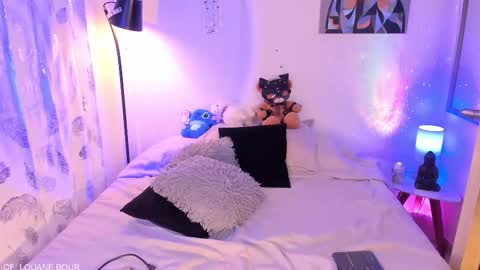 Snapshot of _louane_bour chatting on 02-25-26, 12:31 Laura Independent Model online show from 02-25-26, 12:31