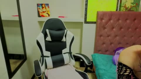 Lucia online show from 10-20-25, 08:53