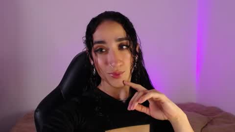 Snapshot of _luna_dupont_ chatting on 04-14-26, 01:00 Luna online show from 04-14-26, 01:00