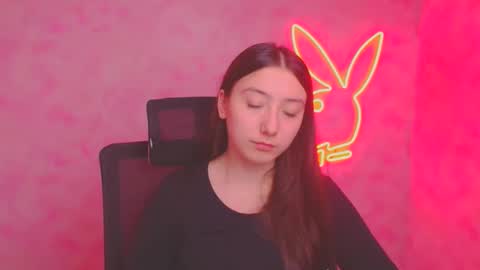 Luna online show from 10-22-25, 05:19