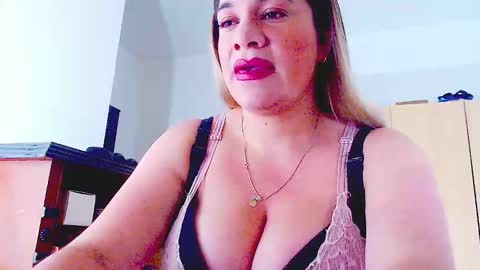 _lunagold_ online show from 03-23-26, 12:58