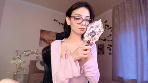Snapshot of _lunara_adams_ chatting on 10-12-25, 05:17 Luna online show from 10-12-25, 05:17