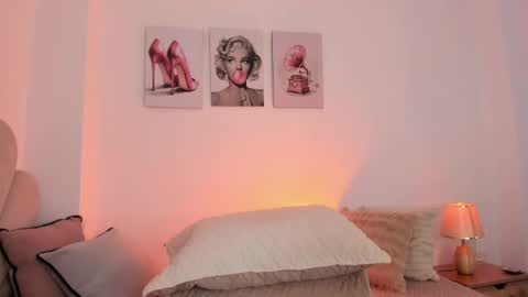 Snapshot of _luuciana_ chatting on 05-01-26, 04:50 _luuciana_ online show from 05-01-26, 04:50