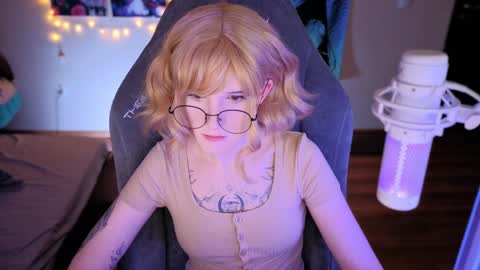 Snapshot of _mariko_ chatting on 01-26-25, 02:52 Mariko online show from 01-26-25, 02:52