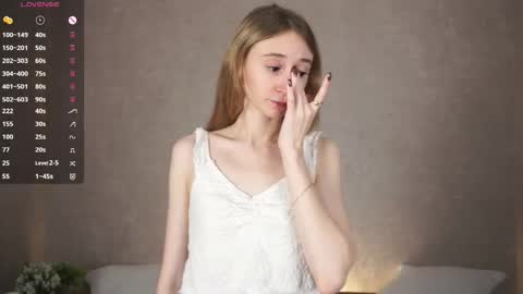 Snapshot of _marvelous_time_ chatting on 09-18-25, 03:52 Gwen online show from 09-18-25, 03:52
