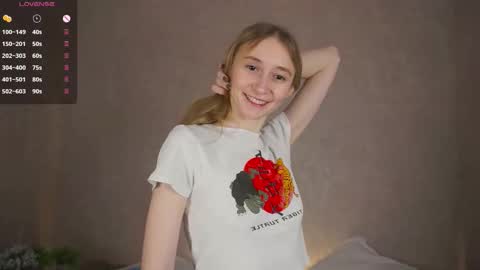 Snapshot of _marvelous_time_ chatting on 09-20-25, 04:13 Gwen online show from 09-20-25, 04:13