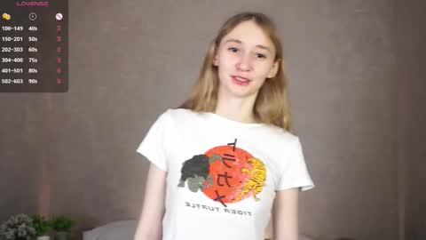 Snapshot of _marvelous_time_ chatting on 09-24-25, 04:05 Gwen online show from 09-24-25, 04:05