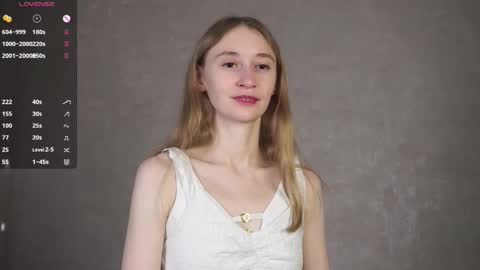 Snapshot of _marvelous_time_ chatting on 09-26-25, 03:43 Gwen online show from 09-26-25, 03:43
