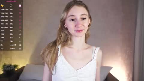 Snapshot of _marvelous_time_ chatting on 10-01-25, 04:07 Gwen online show from 10-01-25, 04:07