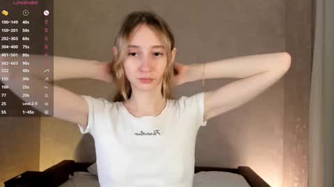Snapshot of _marvelous_time_ chatting on 10-08-25, 03:37 Gwen online show from 10-08-25, 03:37