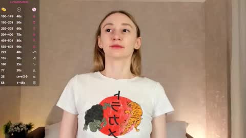 Snapshot of _marvelous_time_ chatting on 10-18-25, 02:47 Gwen online show from 10-18-25, 02:47
