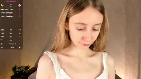 Snapshot of _marvelous_time_ chatting on 10-19-25, 02:45 Gwen online show from 10-19-25, 02:45