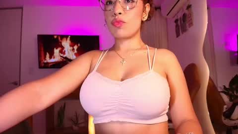 Snapshot of _megan_akbar chatting on 09-25-25, 11:58 Marce  online show from 09-25-25, 11:58