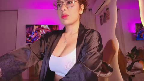 Snapshot of _megan_akbar chatting on 10-01-25, 12:11 Marce  online show from 10-01-25, 12:11