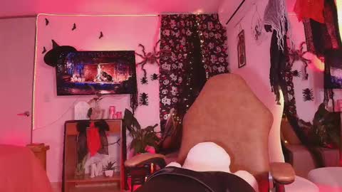 Snapshot of _megan_akbar chatting on 10-21-25, 12:17 Marce  online show from 10-21-25, 12:17