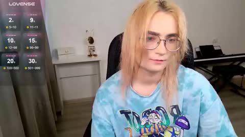 _meow_neko_ online show from 01-13-26, 06:29