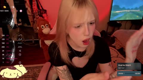 Snapshot of _meowmiko__ chatting on 12-13-24, 08:47 miko3 online show from 12-13-24, 08:47