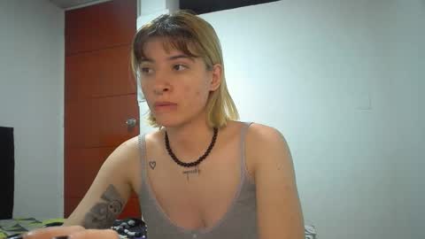Snapshot of _mia_foster1 chatting on 04-26-26, 02:31 Mia-foster online show from 04-26-26, 02:31