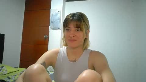 Snapshot of _mia_foster1 chatting on 04-28-26, 01:37 Mia-foster online show from 04-28-26, 01:37