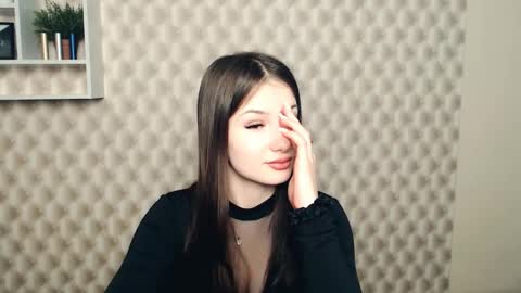 Mia online show from 03-07-25, 02:12