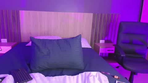 _miamiller_ online show from 02-19-25, 11:14