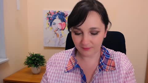 Snapshot of _miranda_sun chatting on 02-06-25, 01:32 Miranda online show from 02-06-25, 01:32