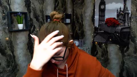 Snapshot of _miraterri_ chatting on 02-19-25, 10:56 Mira online show from 02-19-25, 10:56