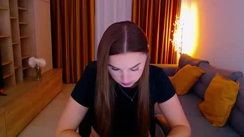 Mia online show from 10-14-25, 05:08