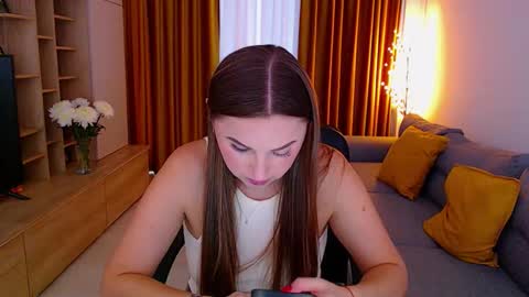 Mia online show from 10-19-25, 09:21