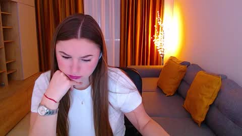 Mia online show from 03-22-26, 07:23