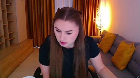 Mia online show from 04-15-26, 09:49