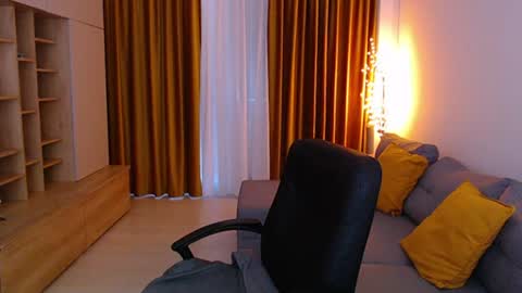 Snapshot of _miss_mia chatting on 06-13-26, 09:18 Mia online show from 06-13-26, 09:18