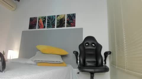 Snapshot of _molly_rosse_ chatting on 02-02-26, 12:04 _molly_rosse_ online show from 02-02-26, 12:04