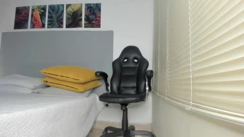 Snapshot of _molly_rosse_ chatting on 02-09-26, 11:47 _molly_rosse_ online show from 02-09-26, 11:47