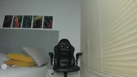 Snapshot of _molly_rosse_ chatting on 02-14-26, 12:02 _molly_rosse_ online show from 02-14-26, 12:02